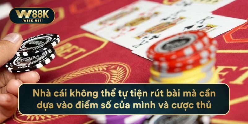 Nhà cái không thể tự tiện rút bài mà cần dựa vào điểm số của mình và cược thủ